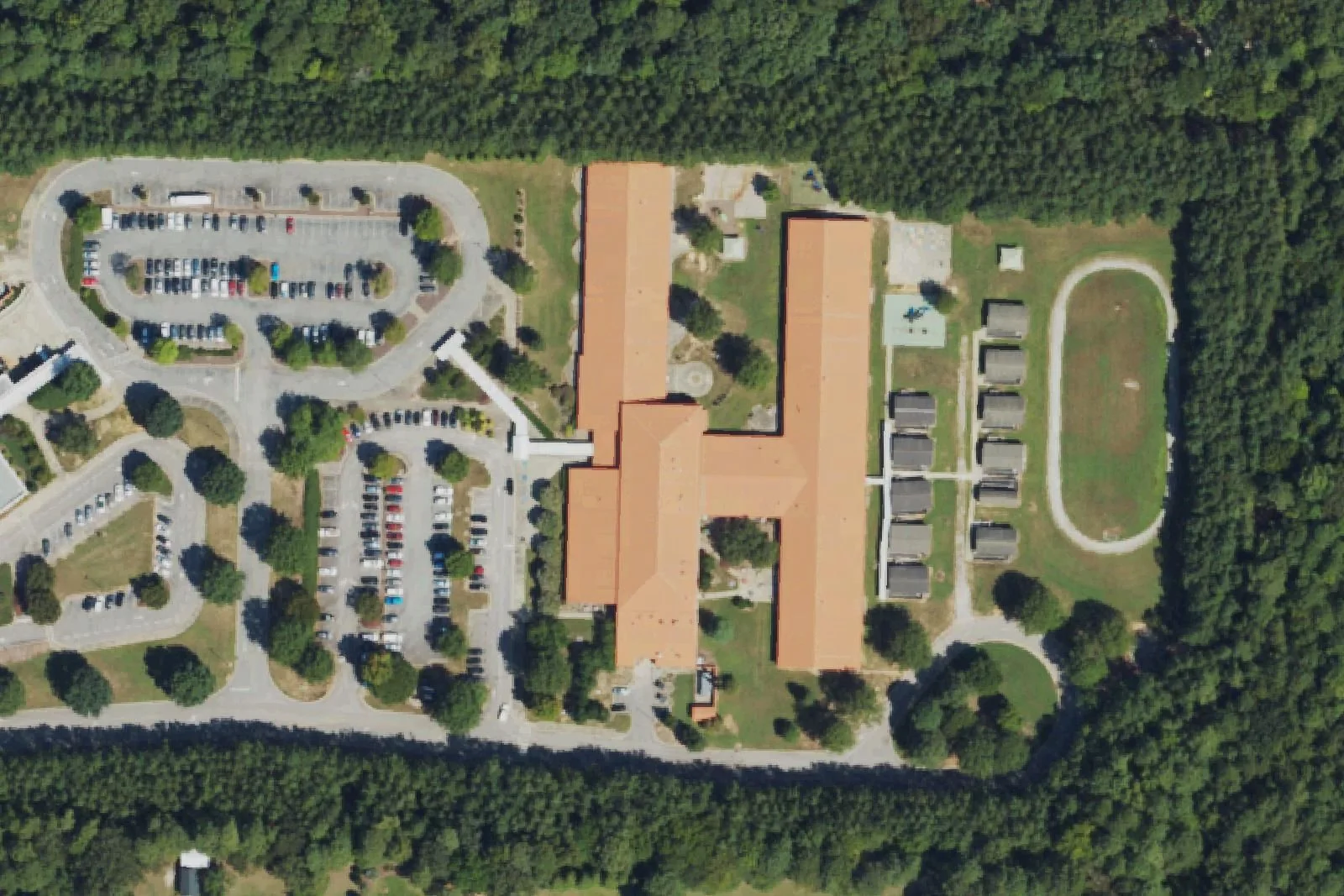 Reedy Creek Elementary School's building, mobile classrooms and track on Reedy Creek Road, seen from the air