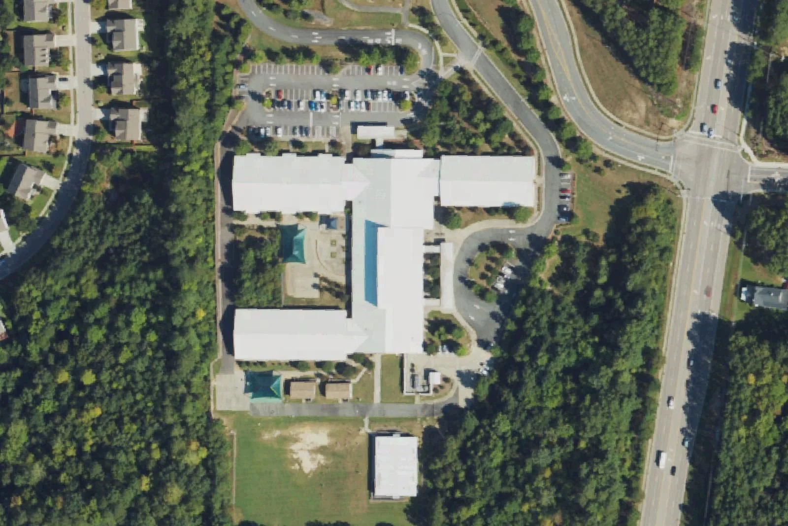 Turner Creek Elementary School's building and field off Turner Creek Road, seen from the air